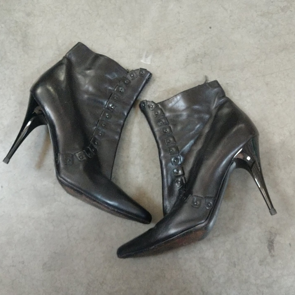 EUC Burberry Stiletto Leather Zip Ankle Boot 39.5